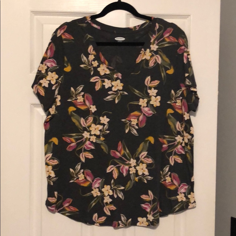 Old navy tee
